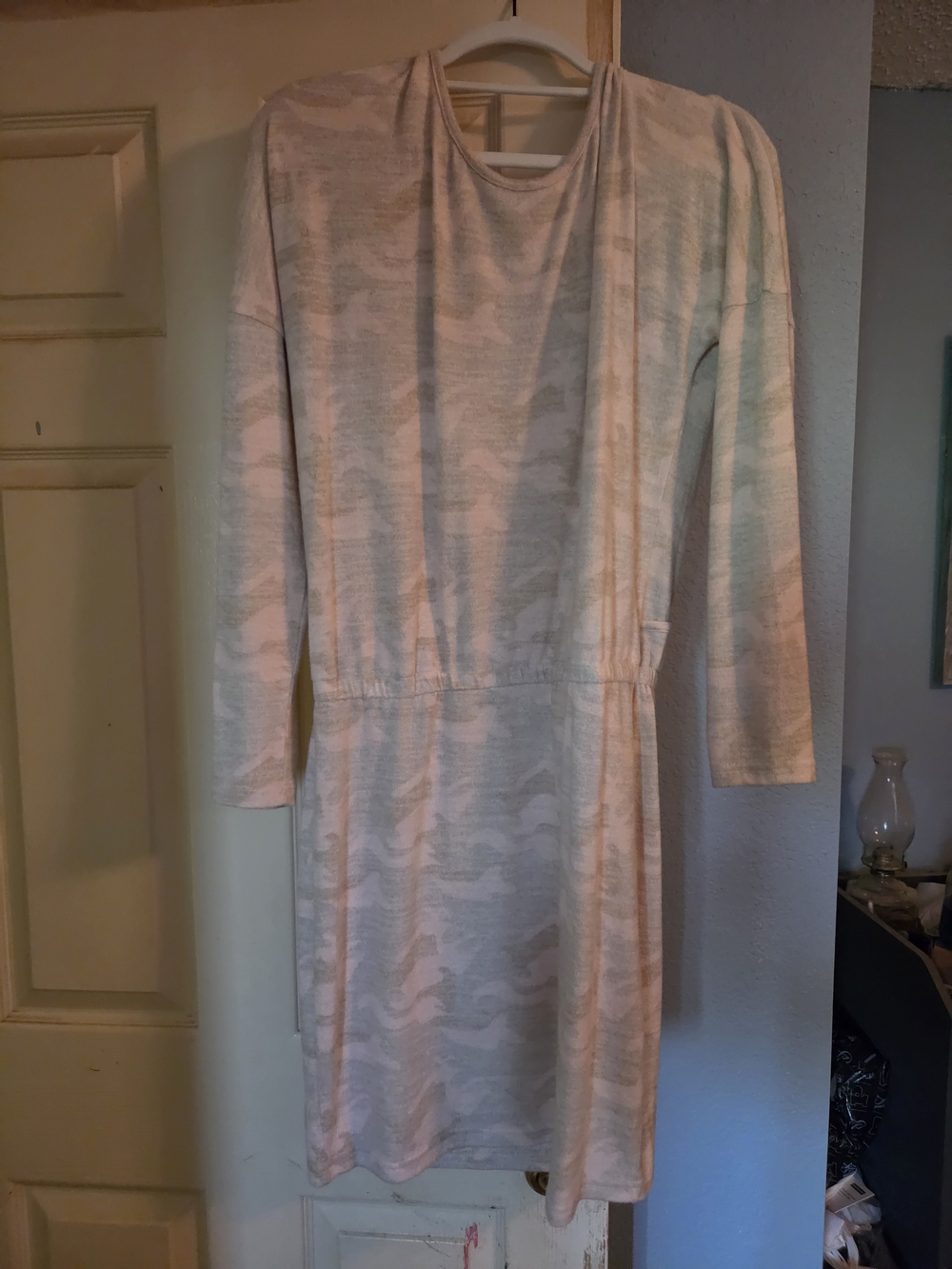 VENUS Light Gray Camo-Print Long Sleeve Dress